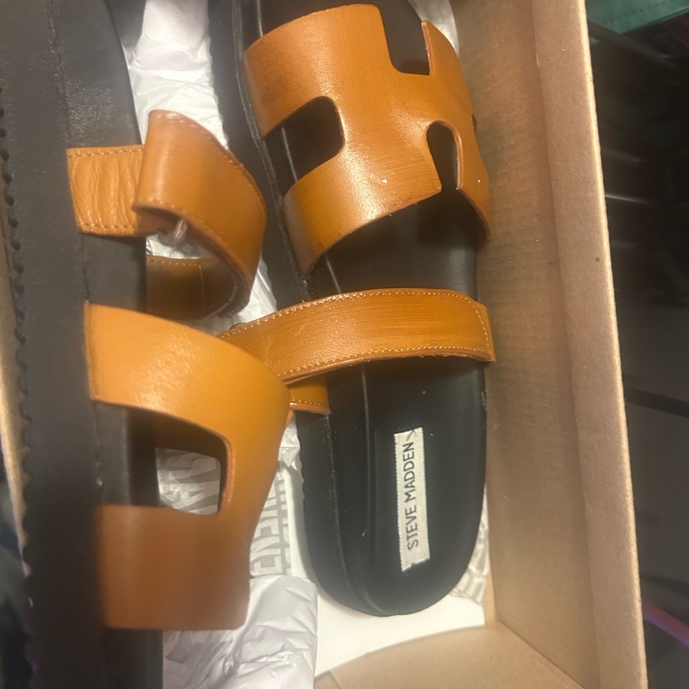 Steve Madden Tan and Black Sandals for Effortless Style